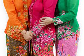 Bahkan, tidak hanya pawai budaya di daerah jawa tengah, terkadang pakaian adat pengantin jawa tengah juga sering digunakan untuk pawai budaya di daerah yang lainnya. 7 Pakaian Tradisional Indonesia Ini Kaya Nilai Sejarah Dan Unik