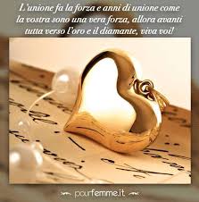 Oltre al compleanno, un altro anniversario personale molto importante è quello del matrimonio, che segna l'inizio di una nuova tappa della propria vita, legata all'inizio di un progetto comune ad un'altra persona. Frasi Anniversario Matrimonio Foto 14 X2f 40 Immagini Di Anniversario Di Matrimonio 40 Anniversario Di Matrimonio Auguri Di Buon Anniversario Di Matrimonio