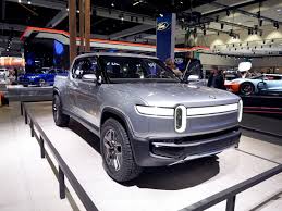 rivian r1t electric truck first look kelley blue book