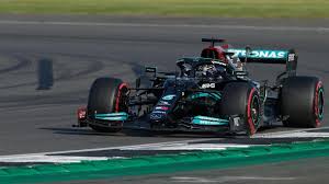 Lewis hamilton's defeated reaction to another max verstappen formula 1 win. Zmm Hri8duowim