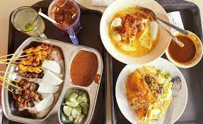 One evening i was planning to have my dinner at the food court across the road where this nasi lemak stall was operating. 10 Best Food To Eat In Seri Kembangan Every Foodie Should Try