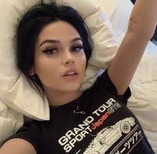 Alyssa Spires's Instagram, Twitter & Facebook