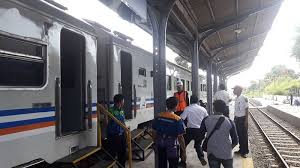Arti mimpi kereta berhenti ditengah perjalanan. 5 Arti Mimpi Tentang Kereta Api Mimpi Naik Kereta Api Sendirian Pertanda Kesabaran Anda Akan Diuji Tribun Bali