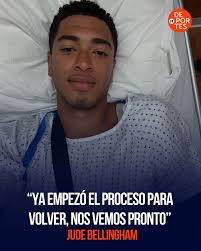 📸 Jude Bellingham comparte su primera selfie tras la cirugía de hombro,  luciendo un cabestrillo y una sonrisa tranquila. El mediocampista del Real  Madrid agradeció a cuatro personas clave que lo han
