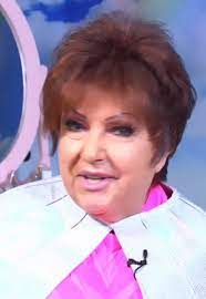 Milly carlucci torna su instagram con un nuovo bozzetto, invitando gli utenti ad indovinare chi si cela sotto la settima e penultima maschera de il cantante mascherato: Il Cantante Mascherato Orietta Berti Un Medico Mi Ha Visitata Lanostratv