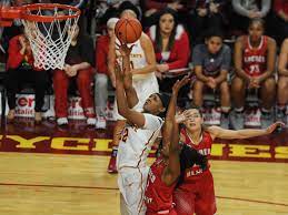 Iowa State S Seanna Johnson Lays Up The Ball Around Sacred Heart S Tykera Carter And Hannah Kimmel During The Second Quarte Iowa State Cyclones Iowa State Iowa