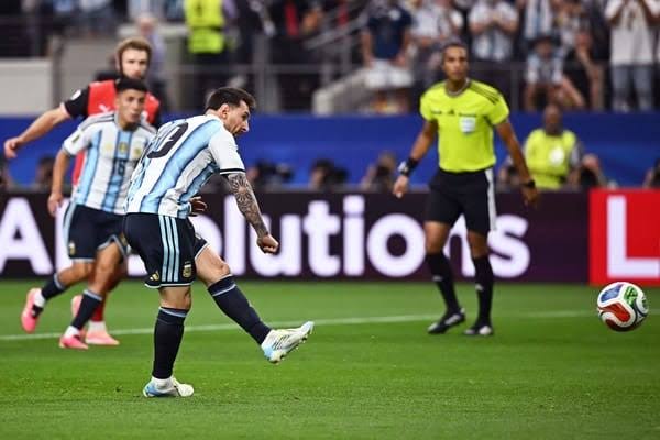 La "bronca" de Messi tras fallar un penal ante Austria | Nuestro Diario ||  Redaccion