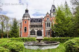 Din păcate nici după sfârșitul perioadei comuniste castelul nu a avut o soartă mai bună. Raport Al CurÈ›ii De Conturi Castelul Ghika Din Dofteana Vandut La Un PreÈ› Mult Subevaluat Ce Prejudiciu UriaÈ™ Au De Recuperat AutoritÄƒÈ›ile Locale Unu Pe Trotus