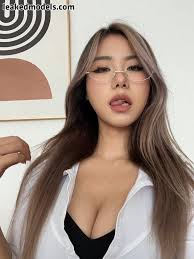 Experience Heirunrun6's full glory in leaked photos from her private collection