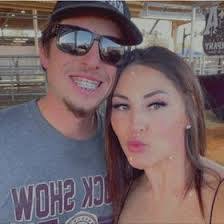 Amanda Arledge's Instagram, Twitter & Facebook