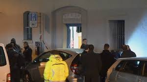 Due to an accident at the swiss city of zürich, a car driver and two horses were killed on sunday. 3 Injured In Shooting At Zurich Islamic Center Police Say Abc News