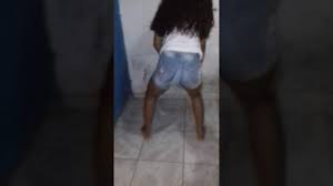 Novinhas dançando no banheiro de calcinha. Menina Dancando Envolvimento Mc Loma E As Gemeas Lacracao Youtube