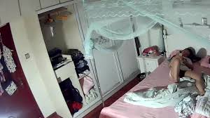 家庭攝像頭偷拍離異女子寂寞難耐邊和兒子聊天邊自慰對白清晰- SOPORN.COM