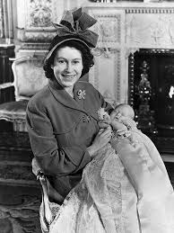 Kraliçe elizabeth'i tahttaki yaklaşık 69 yıllık görevi sırasında yalnız bırakmayan prens philip, kraliçe nereye giderse orada bulundu. Kralice Elizabeth 2 Dogdugunda Ingiliz Kraliyet Ailesi Dogdugunda Neye Benziyordu Kraliyet Ailesi Skandallari