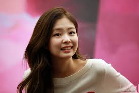 Pin De Lvumom Em Blackpink Jennie Blackpink Jennie Cantores