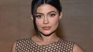 Reality television series keeping up with the kardashians. Kylie Jenner Defended Her Short Toe After Fans Made Fun Of It Teen Vogue