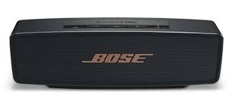 Sampai 6 jam pun speaker ini masih sanggup kamu gunakan. Bose Mini Audio System