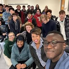 Ellie Dillon's Instagram, Twitter & Facebook