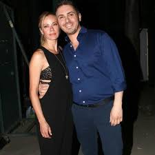 Για να είσαι πάντα μπροστά, ακολούθησε τον κόσμο του fthis.gr: Xatzhgiannhs Grafthkan Aperigraptes Aisxrothtes Gia Th Sxesh Moy Me Thn Zeta Htan Enoxlhtiko Gossip Tv Gr