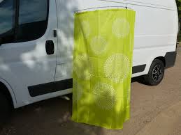 Geniessen Sie Eine Dusche Im Freien Mit Reimos Aussenduschkabine Fur Wohnmobile Und Campingbusse Dusche Geschenke Fur Camper Reisemobil