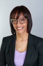 Kari Olson's Instagram, Twitter & Facebook