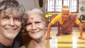 Milind Soman Mother Usha Soman Unbelievable Push Ups Workout In Saree At The Age Of 81 Youtube