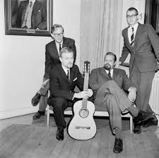 Balladen om det stora slagsmålet på tegelbacken. Litteraturklubben Gastas Av Olle Adolphson Och Beppe Wolgers Gastrike Halsinge Nation Uppsala 1960 Upplandsmuseet Digitaltmuseum