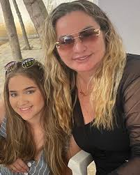 Vivian Carvalho (@cantoraviviancarvalho) • Instagram photos and videos