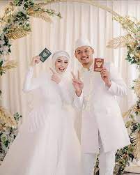 Cocok untuk mengadakan akad nikah di hotel, rumah maupun gedung. 23 Inspirasi Gaun Pengantin Muslimah Yang Modern Updated 2021 Bukareview