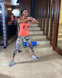 Sziasztok, itt vagyunk a parton. Igy Segiti A Lakossagot Rubint Reka A Hazi Karanten Idejen Video Blikk