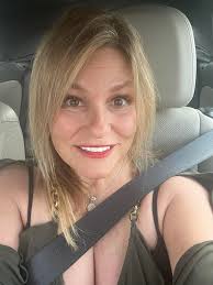 Gayle Farmer's Instagram, Twitter & Facebook