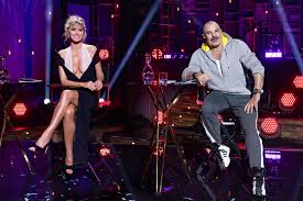 Sie spielt mit dieser idee.auch prosieben gibt sich vielsagend. Gntm Heidi Klum Irritiert Mit Bekenntnis Lachele Immer Mit Meinen Brusten Watson