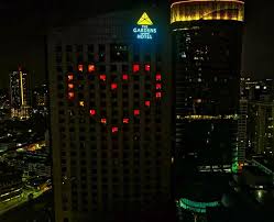 The gardens, mid valley city, lingkaran syed putra, mid valley city 59200 (5,605.97 mi) kuala lumpur, malaysia, 59200. Photo Gallery Hotels Light Up With Hearts In A Show Of Solidarity To Frontliners Edgeprop My