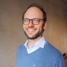 Neuzugang im Norden: Nancy Gäbler verstärkt Team Hamburg als Consultant mit  Expertise in Customer Insights und GenAI