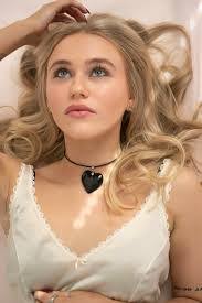 Alexandra Farris's Instagram, Twitter & Facebook