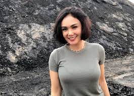 Like many famous people and celebrities, yuni shara keeps her personal life private. 13 Years Widow Yuni Shara No Problem Netral News