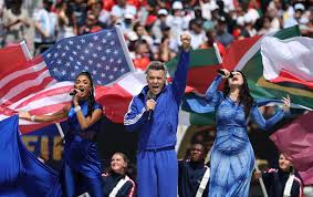 ‘Why is he there?’ – World Cup fans react to Robbie Williams’ World Cup final performance