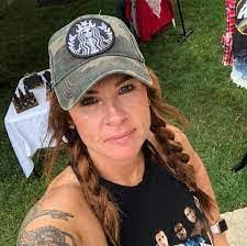 Shenna Meadows's Instagram, Twitter & Facebook