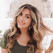 Beth Paradis's Instagram, Twitter & Facebook