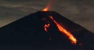 Selain itu, akun jakarta keras juga mengunggah video serupa. Gunung Semeru Bergejolak Semburkan Awan Panas