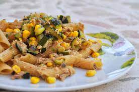 La pasta risottata integrale con tonno e zucchine è un primo piatto light che ho preparato con il bimby tm3, un piatto leggero e gustoso. Penne Integrali Con Zucchine Mais E Tonno Cook And Love