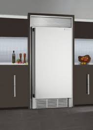 Browse our variety of refrigerators—make appliance shopping stress free. Electrolux E32ar75fps 16 5 Cu Ft All Refrigerator With 3 Spillsafe Sliding Glass Shelves Smooth Glide Crisper Drawers Pureadvantage Air Filter Dynamic Cool Digital Controls And Optional Trim Kit For Built In Look