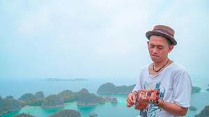 Simak lirik dan chord lagu melukis senja dari budi doremi. Chord Gitar Melukis Senja Budi Doremi Izinkan Ku Lukis Senja Mengukir Namamu Disana Tribun Palu