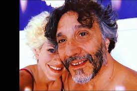 El músico rosarino repasó su carrera ante un hipódromo de palermo colmado. Fito Paez La Novia Y Musa Del Cantante 27 Anos Menor Fotos Tvmas El Comercio Peru