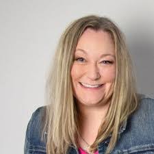 Karin Davis's Instagram, Twitter & Facebook