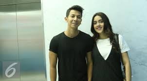 «kmu lagi kerja ada aja luangin waktu buat aku happy.makasih ya bunganya ❤❤…» Reaksi Sonny Septian Saat Fairuz A Rafiq Mengaku Janda Showbiz Liputan6 Com