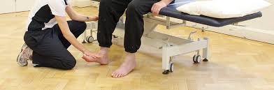 If raising your toes and pointing them towards you causes pain at the top of your. Extensor Tendinopathy Foot Conditions Musculoskeletal What We Treat Physio Co Uk