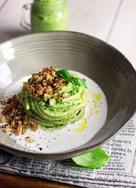 Pasta Al Pesto Di Zucchine Su Crema Di Mozzarella Cucina Naturale Ricetta Pesto Di Zucchine Pasta Al Pesto Ricette