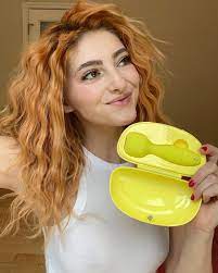 Willow Shields in a flimsy tee - Other Crap