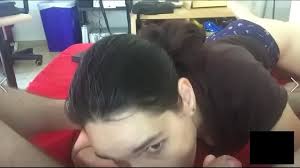 No puedo aguantar y me corro en su garganta - XNXX.COM